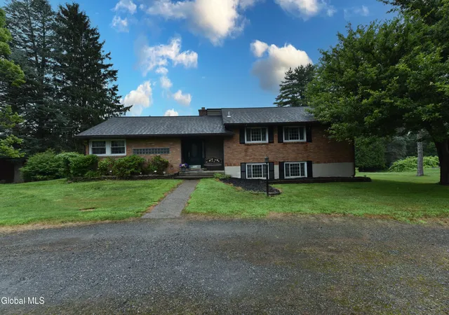 3rd image of 144 Ashdown Rd, Clifton Park, NY 12019 | MLS# 202621226