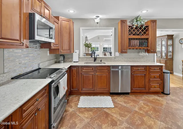 4th image of 1037 Timothy Ln, Schenectady, NY 12309 | MLS# 202621131