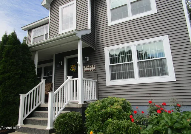 Photo 3 of Single family home for sale at 1122 Dianne Ct, Rotterdam, NY 12303 | MLS# 202624821 | Listing updated on 2026-09-14