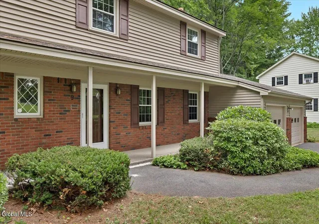 4th image of 9 Chestnut Ln, Clifton Park, NY 12065 | MLS# 202621384