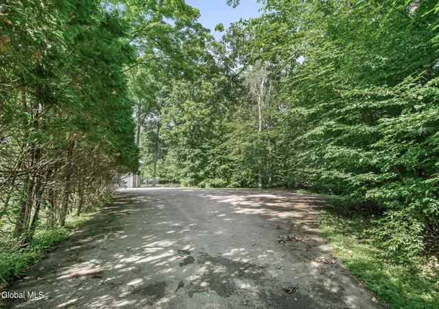 2nd image of 39 Woodside Dr, Schenectady, NY 12302 | MLS# 202621105