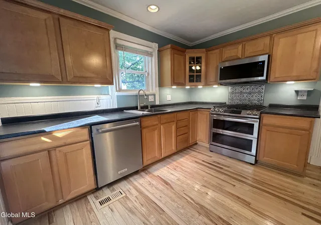 Photo 4 of Sale Pending at 20 W Lawrence St, Albany, NY 12206 | MLS# 202623697 | Listing updated on 2026-09-21