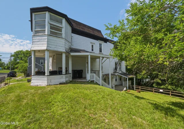 Listing Photo 4 - Condo for sale in building located at 2209 16th St, Troy, NY 12180