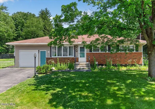 Homes for sale in Glenville, NY | 8 Helen Ct, Glenville, NY 12302 | MLS# 202621164