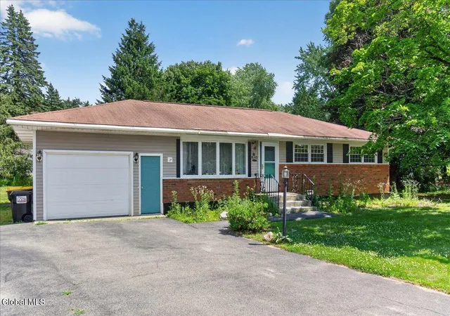 Homes for sale in Glenville, NY | 8 Helen Ct, Glenville, NY 12302 | MLS# 202621164