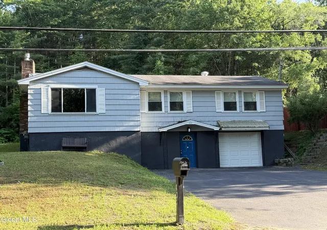 Homes for sale in Gloversville, NY | 409 W Fulton Street Ext, Gloversville, NY 12078 | MLS# 202621490