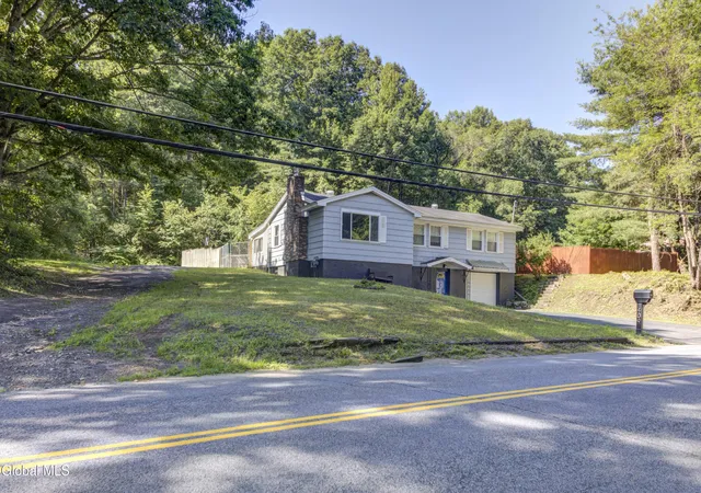 Homes for sale in Gloversville, NY | 409 W Fulton Street Ext, Gloversville, NY 12078 | MLS# 202621490