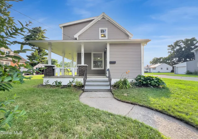 Homes for sale in Rotterdam, NY | 1821 Ferguson St, Rotterdam, NY 12303 | MLS# 202621453