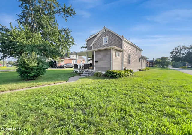 Homes for sale in Rotterdam, NY | 1821 Ferguson St, Rotterdam, NY 12303 | MLS# 202621453