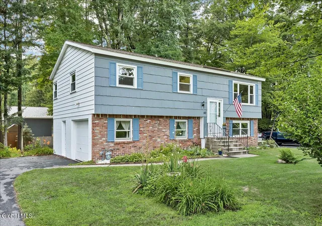 4th image of 40 Oakwood Blvd, Clifton Park, NY 12065 | MLS# 202621300