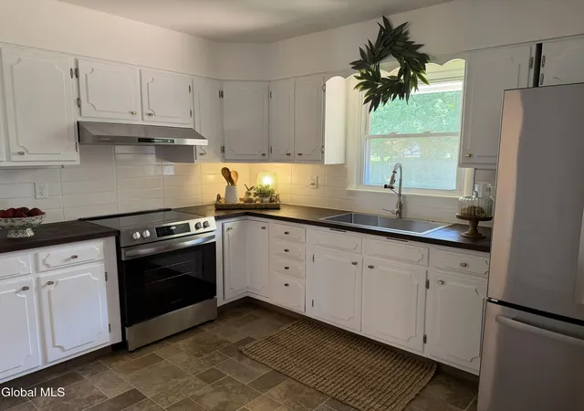 3rd image of 116 S Waldron Ln, North Greenbush, NY 12198 | MLS# 202621532