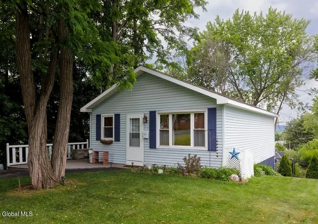 Homes for sale in Schenectady, NY | 2407 Lenox Rd, Schenectady, NY 12308 | MLS# 202621465