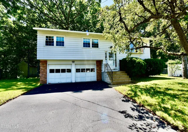 1st image of 4 Cedar Ct, Colonie, NY 12309 | MLS# 202621451