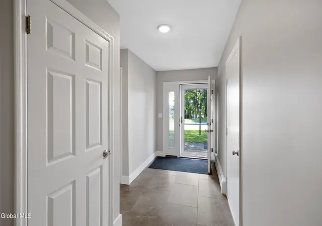 3rd image of 7 Bridgewood Ln, Colonie, NY 12189 | MLS# 202621501