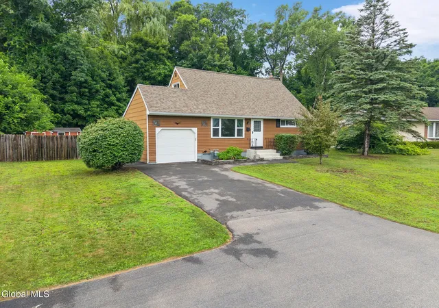 3rd image of 7 Colt Rd, Colonie, NY 12205 | MLS# 202621436