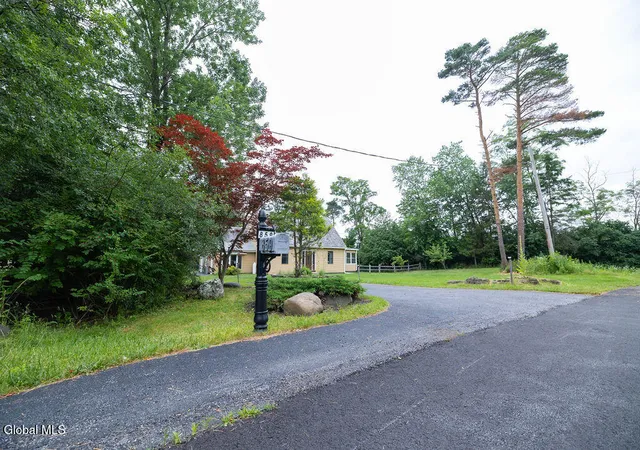 3rd image of 859 Putnam Rd, Rotterdam, NY 12306 | MLS# 202621392
