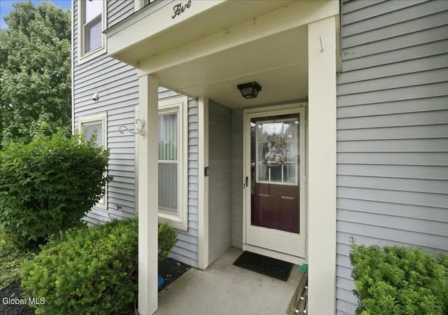 2nd image of 5 Minuteman Ct, Halfmoon, NY 12065 | MLS# 202621351