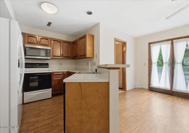 4th image of 5 Minuteman Ct, Halfmoon, NY 12065 | MLS# 202621351
