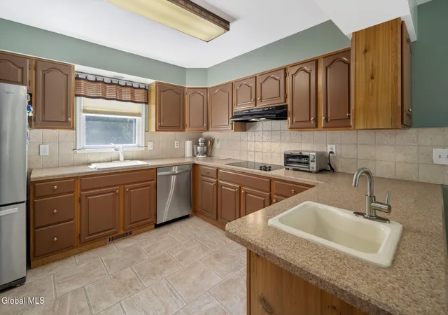 4th image of 107 Chancellor Dr, Guilderland, NY 12084 | MLS# 202621552