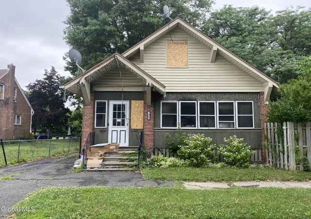 Homes for sale in Watervliet, NY | 1517 Avenue A, Watervliet, NY 12189 | MLS# 202621385