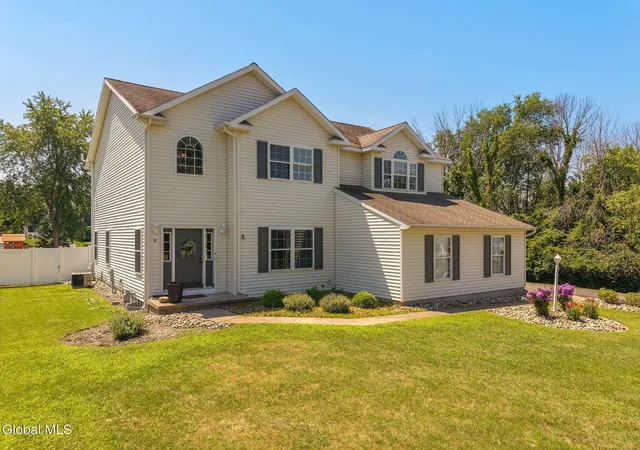 2nd image of 6 Mallard Dr, Clifton Park, NY 12148 | MLS# 202621494