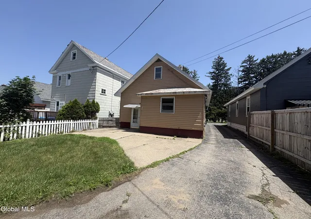 Photo 3 of Sale Pending at 1614 Brower St, Schenectady, NY 12303 | MLS# 202621515 | Listing updated on 2026-07-15
