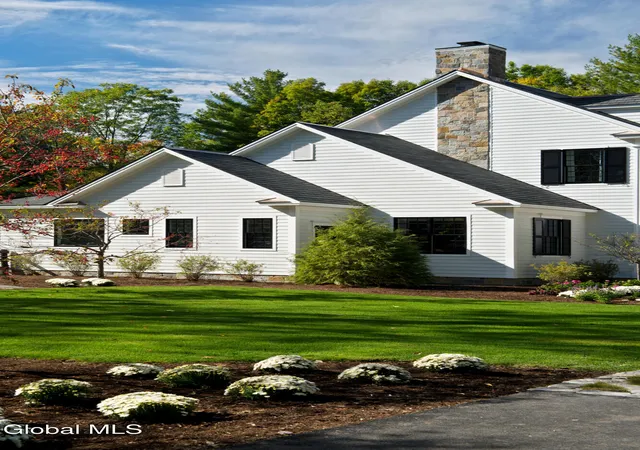 Photo 4 of Single family home for sale at 4 Saratoga Farm Rd, Ballston Spa, NY 12020 | MLS# 202621726 | Listing updated on 2026-07-21