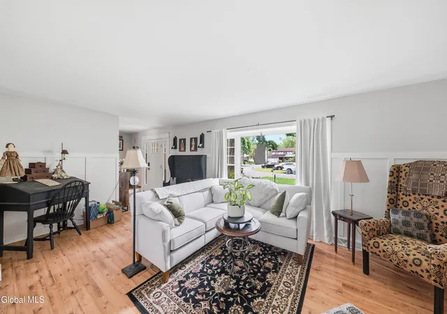 4th image of 33 Sheffield Dr, Delmar, NY 12054 | MLS# 202621495