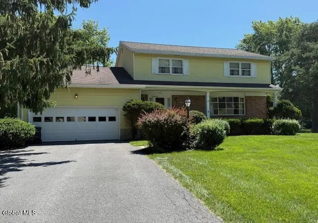 Photo 3 of Sale Pending at 3 Mountainwood Dr, Schenectady, NY 12302 | MLS# 202621765 | Listing updated on 2026-09-04