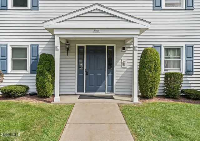 Photo 3 of Sale Pending at 125 Cedarview Ln, Colonie, NY 12189 | MLS# 202625056 | Listing updated on 2026-09-14