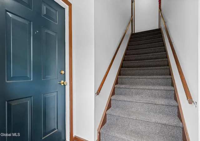 Photo 3 of Sale Pending at 125 Cedarview Ln, Colonie, NY 12189 | MLS# 202625056 | Listing updated on 2026-09-14