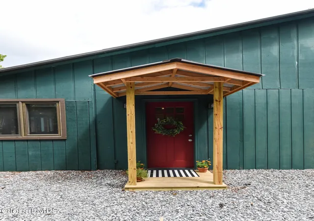Photo 4 of Sale Pending at 148 Lake Tour Rd, Lake Luzerne, NY 12846 | MLS# 202623327 | Listing updated on 2026-09-10
