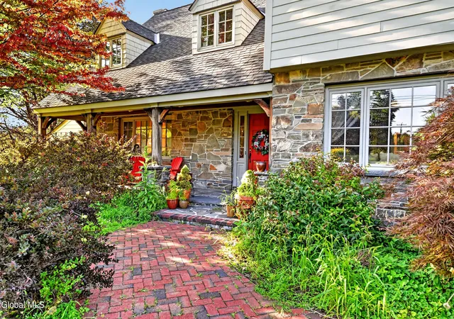 Photo 3 of Sale Pending at 33 Alva St, East Greenbush, NY 12061 | MLS# 202624932 | Listing updated on 2026-09-01