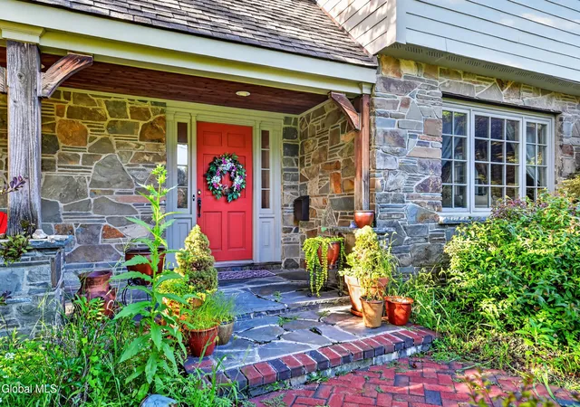 Photo 3 of Sale Pending at 33 Alva St, East Greenbush, NY 12061 | MLS# 202624932 | Listing updated on 2026-09-01