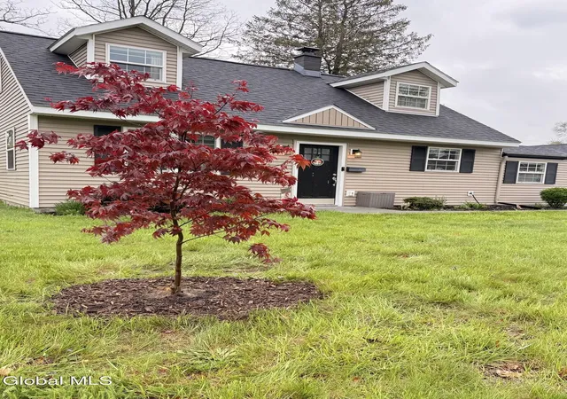 Photo 2 of Sale Pending at 1136 Outer Dr, Rotterdam, NY 12303 | MLS# 202625031 | Listing updated on 2026-09-04