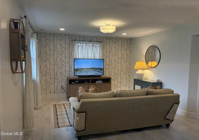 Photo 4 of Sale Pending at 1136 Outer Dr, Rotterdam, NY 12303 | MLS# 202625031 | Listing updated on 2026-09-04