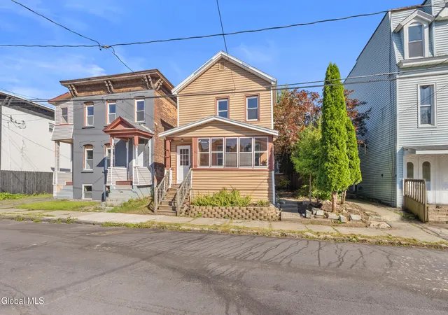 Photo 2 of Single family home for sale at 34 Kline St, Amsterdam, NY 12010 | MLS# 202623666 | Listing updated on 2026-09-16