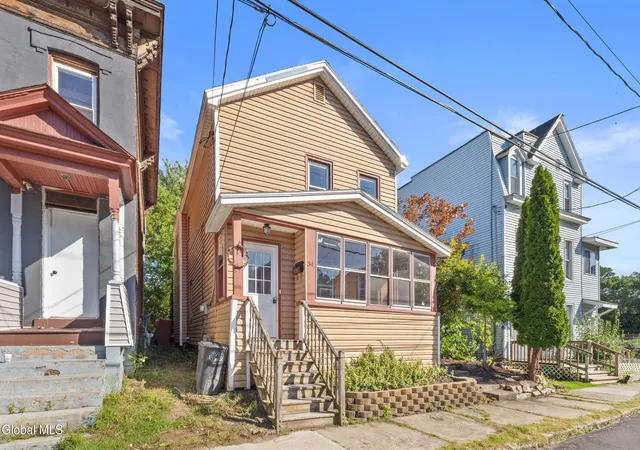 Photo 3 of Single family home for sale at 34 Kline St, Amsterdam, NY 12010 | MLS# 202623666 | Listing updated on 2026-09-16