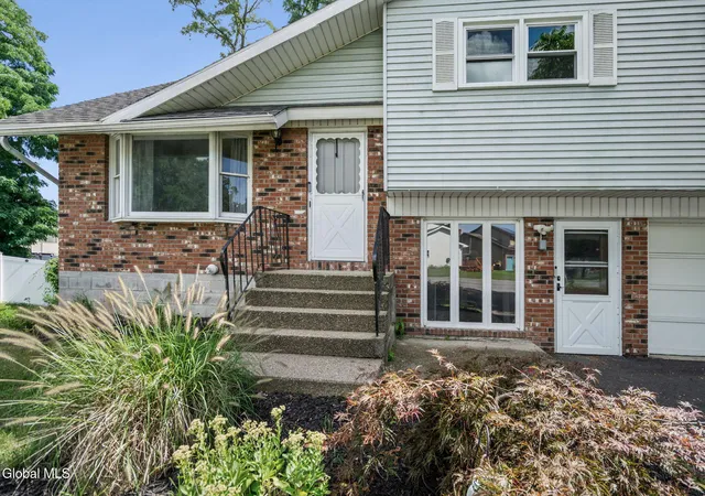 Photo 3 of Sale Pending at 1009 Valentine Dr, Schenectady, NY 12303 | MLS# 202624394 | Listing updated on 2026-08-27