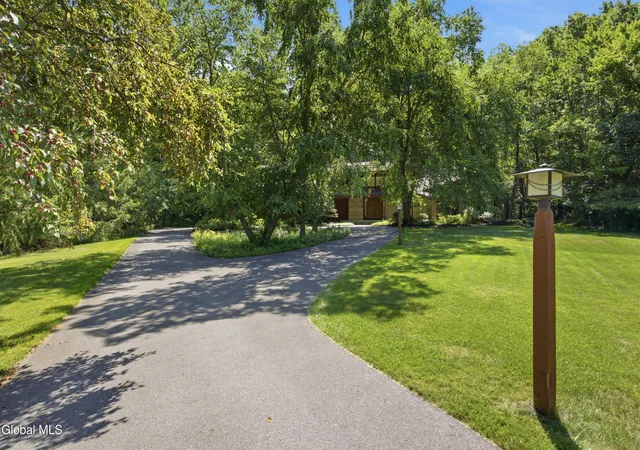 Photo 3 of Single family home for sale at 37 Covington Ct, Schenectady, NY 12309 | MLS# 202622935 | Listing updated on 2026-09-11