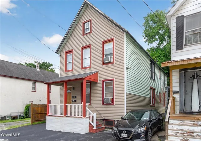 Photo 3 of Sale Pending at 552 Mumford St, Schenectady, NY 12307 | MLS# 202624749 | Listing updated on 2026-08-31