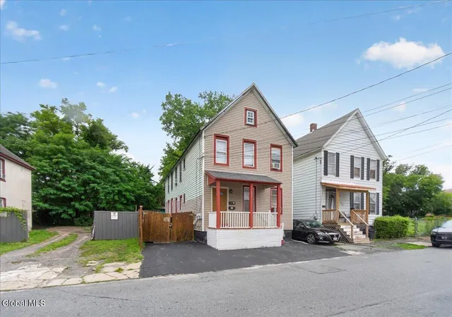 Photo 4 of Sale Pending at 552 Mumford St, Schenectady, NY 12307 | MLS# 202624749 | Listing updated on 2026-08-31