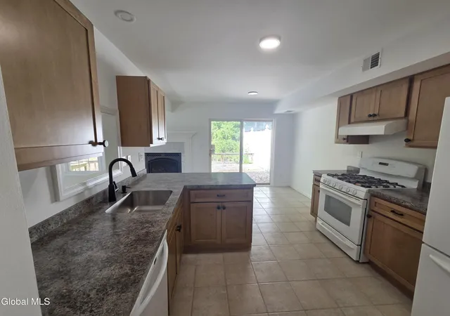 Photo 4 of Sale Pending at 118 Deer Run Dr, Ballston Spa, NY 12020 | MLS# 202624086 | Listing updated on 2026-08-27