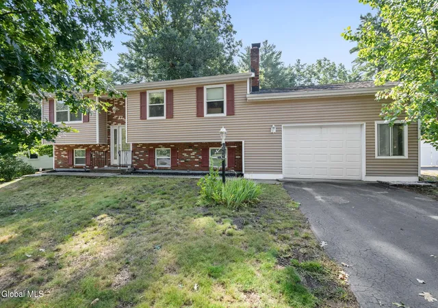 Photo 3 of Sale Pending at 17 Ichabod Ln, Milton, NY 12020 | MLS# 202624833 | Listing updated on 2026-08-31