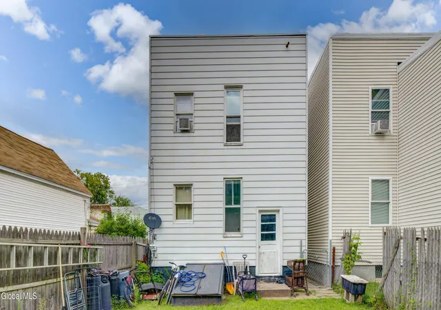 Photo 4 of House for sale at 450 Bradford St, Albany, NY 12206 | MLS# 202625044 | Listing updated on 2026-08-29