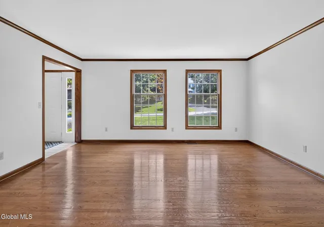 Photo 4 of Sale Pending at 5 Brookhaven Dr, Schenectady, NY 12309 | MLS# 202624013 | Listing updated on 2026-09-17