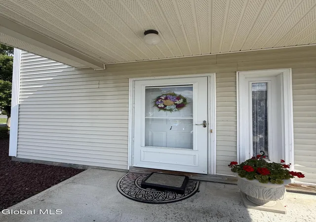 Photo 2 of Sale Pending at 801 Cambridge Manor Dr, Scotia, NY 12302 | MLS# 202624786 | Listing updated on 2026-09-15