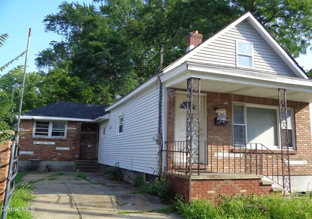Photo 2 of Sale Pending at 1552 4th Avenue, Schenectady, NY 12303 | MLS# 202624176 | Listing updated on 2026-09-09