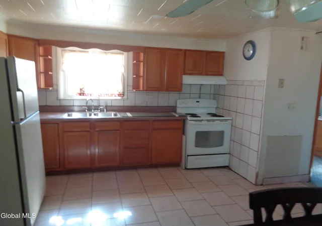 Photo 4 of Sale Pending at 1552 4th Avenue, Schenectady, NY 12303 | MLS# 202624176 | Listing updated on 2026-09-09