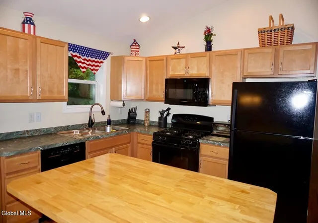 Photo 4 of Sale Pending at 30 Cloverleaf Dr, Warrensburg, NY 12885 | MLS# 202624119 | Listing updated on 2026-08-27